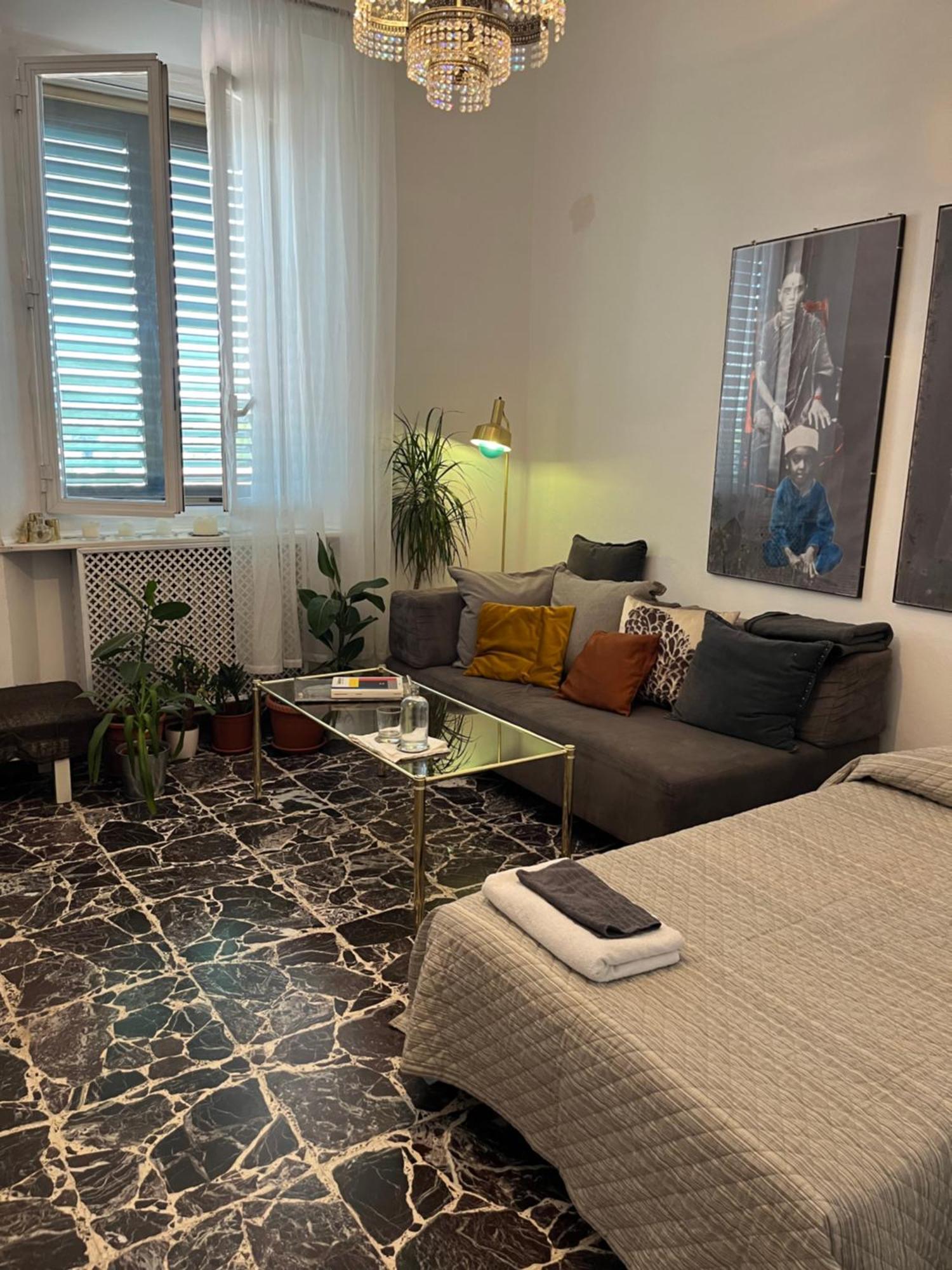 Private In * Florence